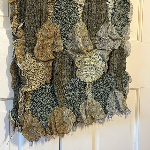 Green Textured Scarf - Picture 3 of 4